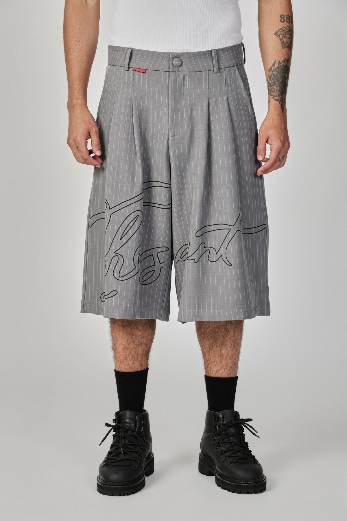 TAILORED JORTS THESAINT CURSIVE