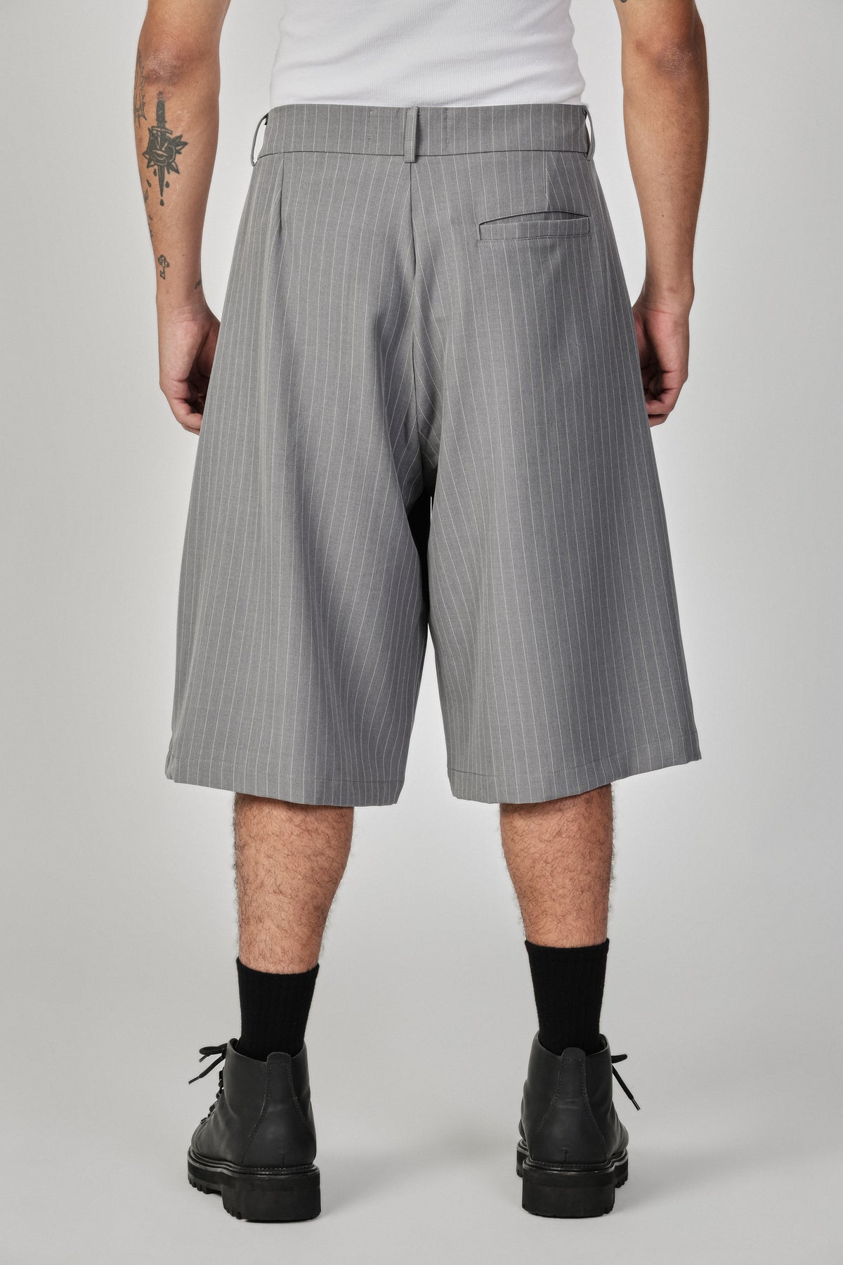 TAILORED JORTS THESAINT CURSIVE