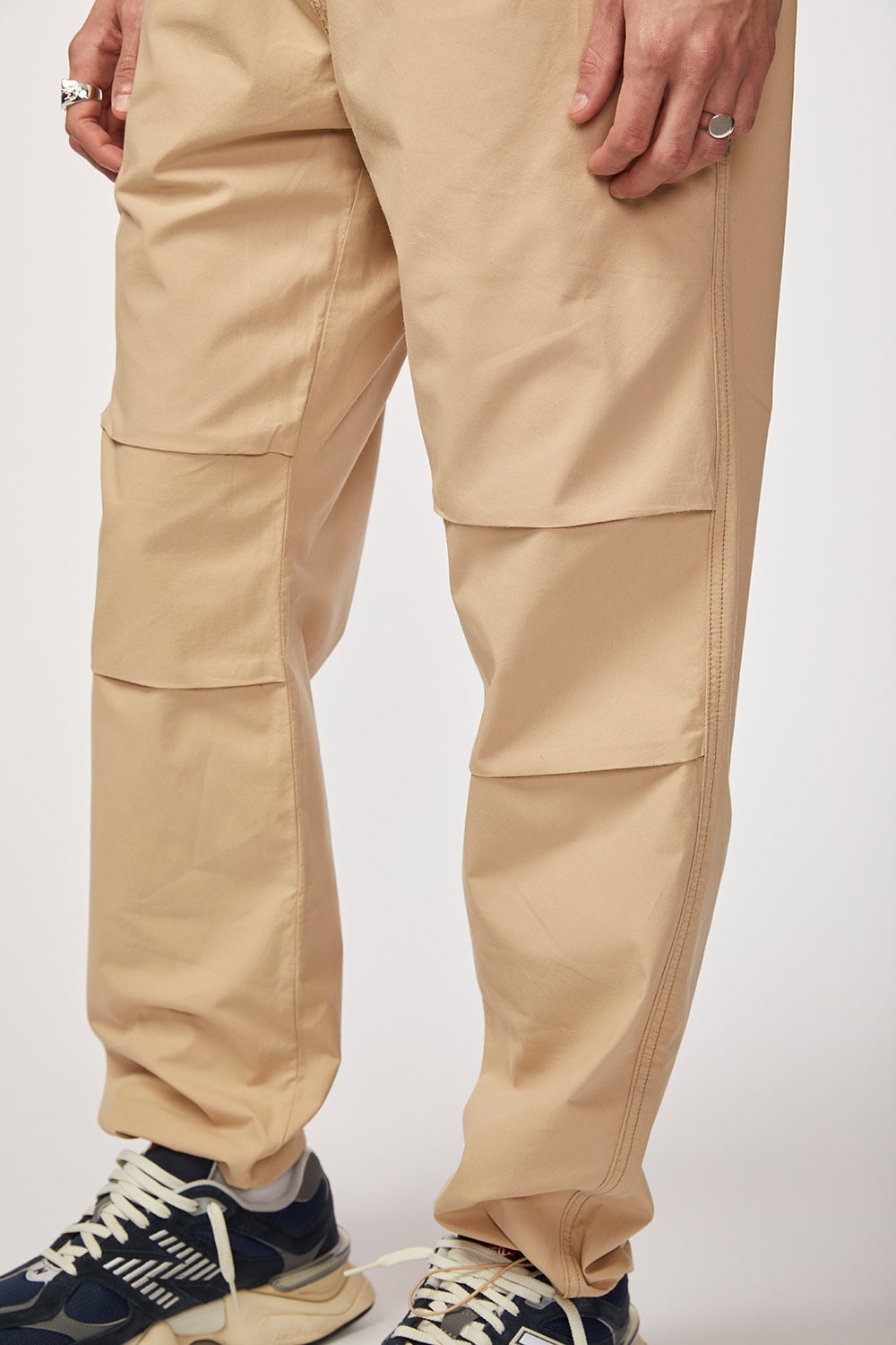 CALÇA PARACHUTE COM PREGAS