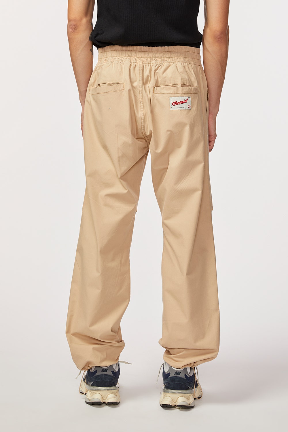 CALÇA PARACHUTE COM PREGAS
