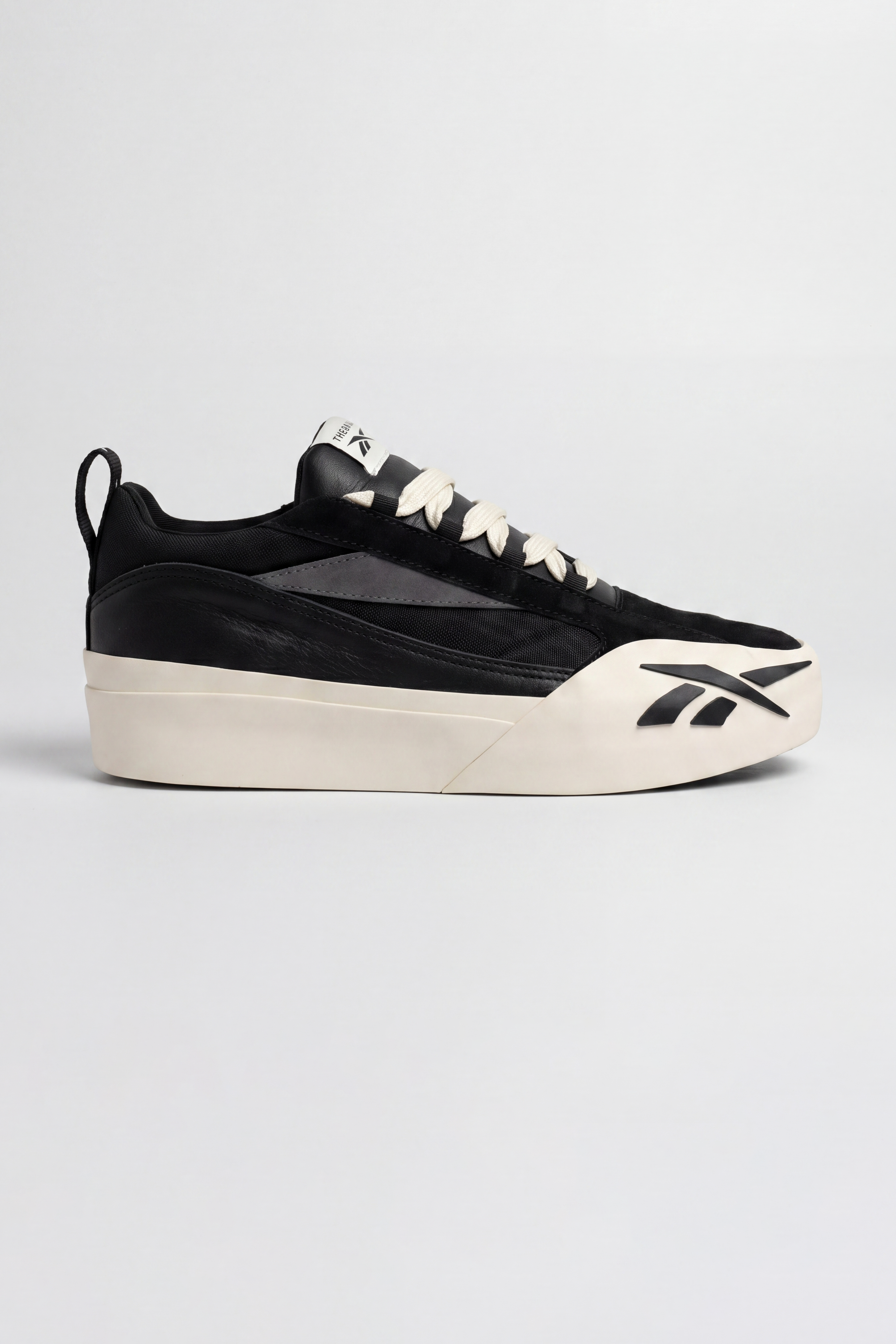 Tênis Reebok x THESAINT FTX-14