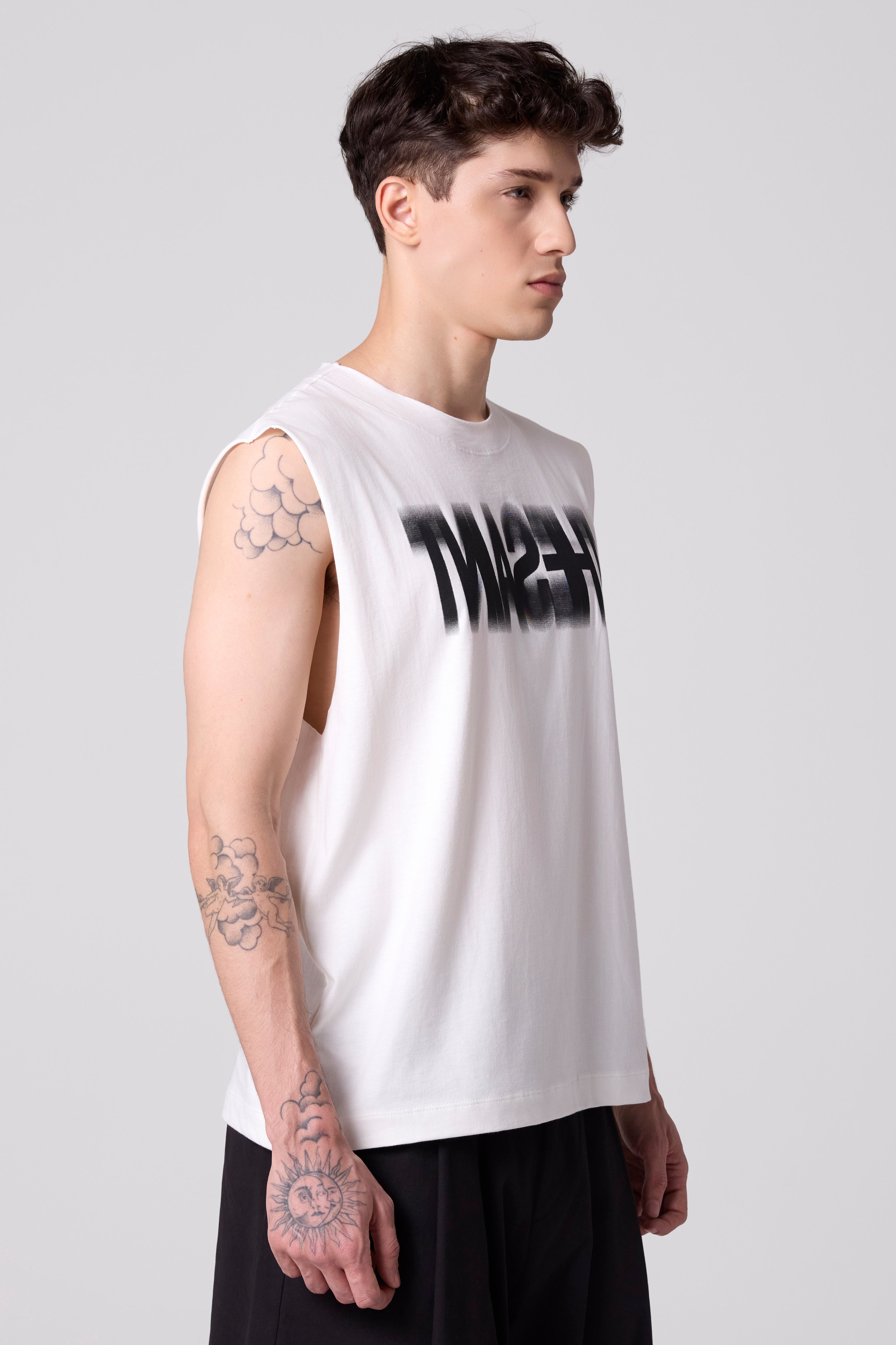 TANK TOP BLURRED
